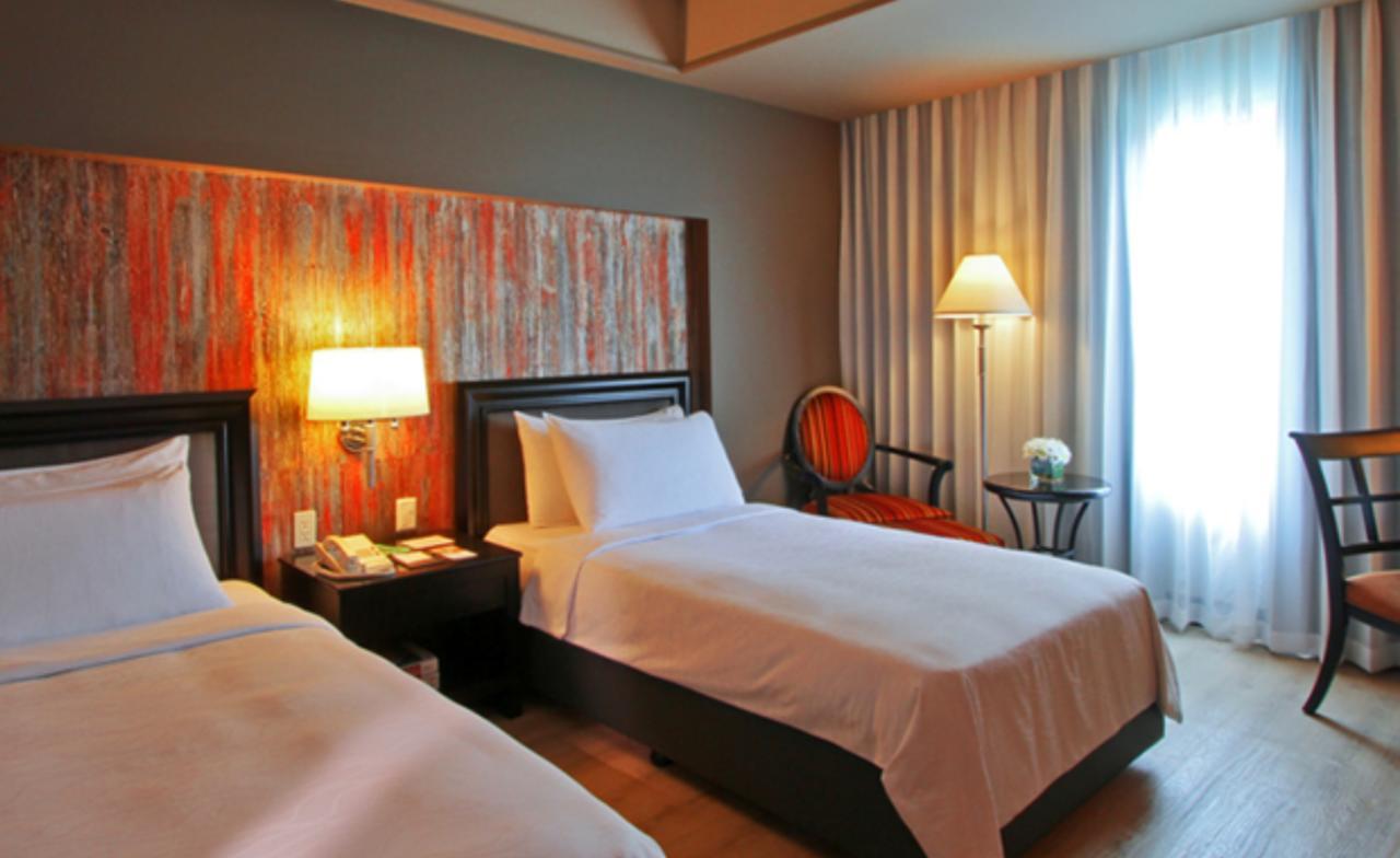 The Bellevue Manila Muntinlupa City Exterior foto