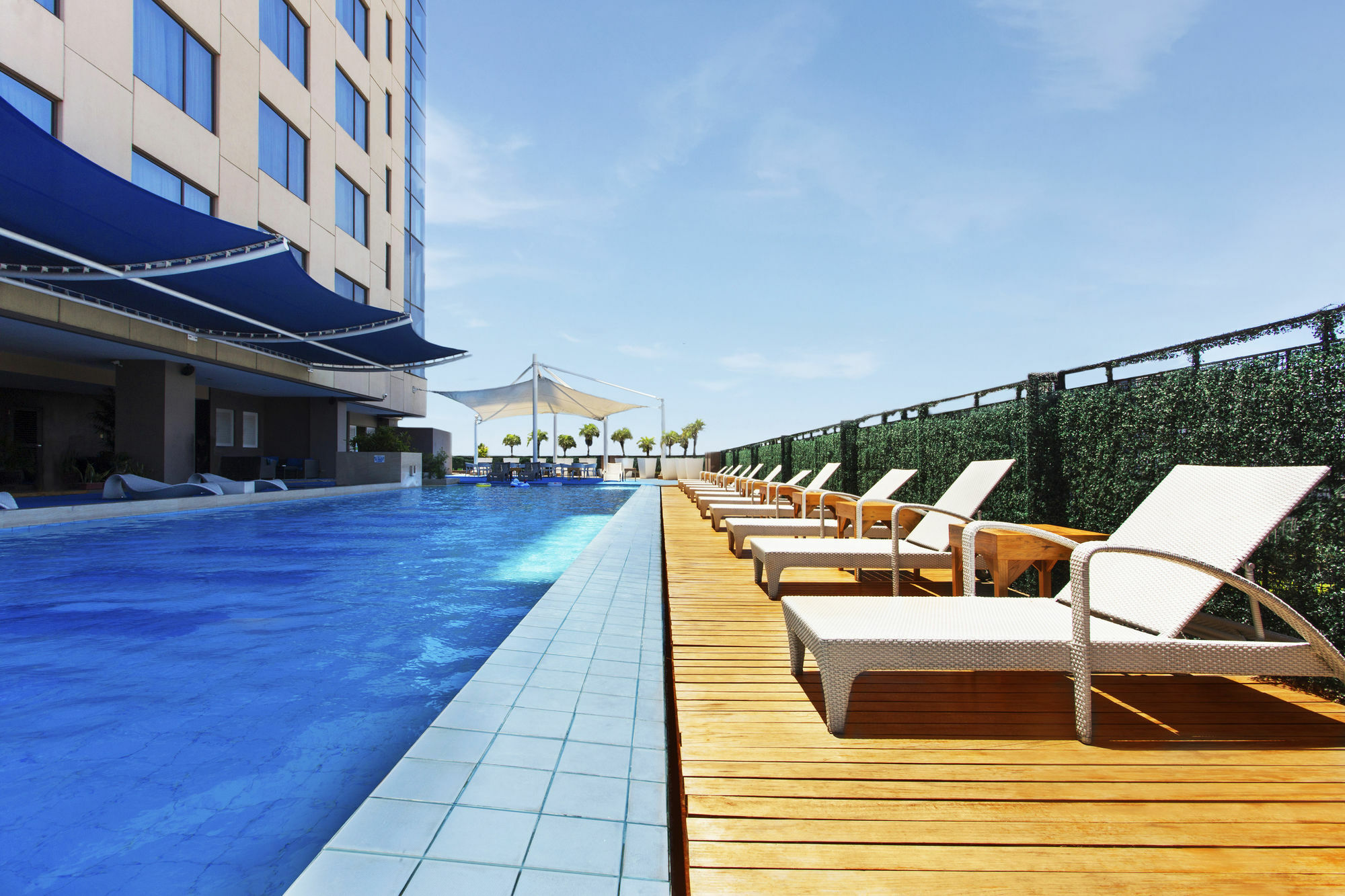 The Bellevue Manila Muntinlupa City Exterior foto