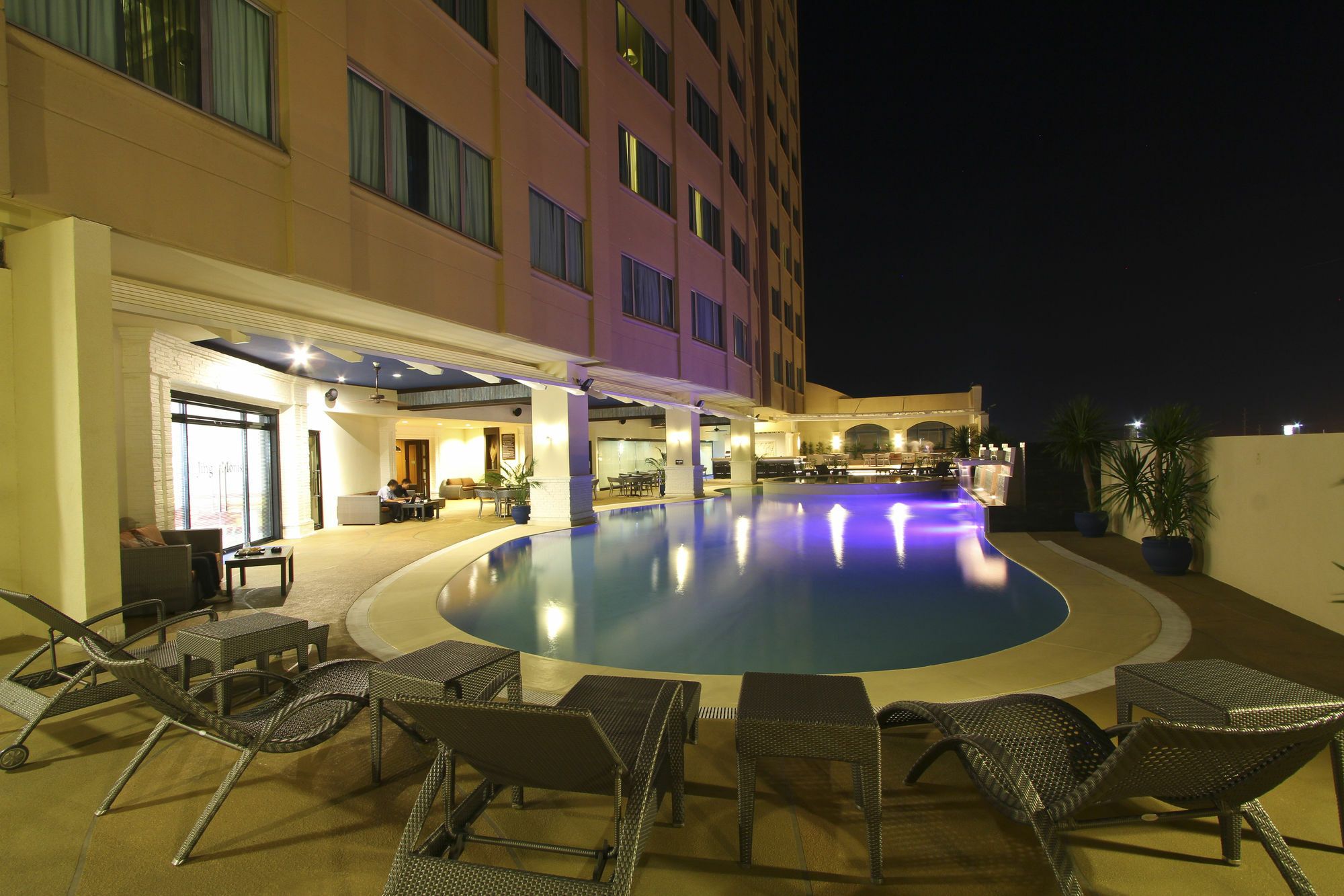 The Bellevue Manila Muntinlupa City Exterior foto