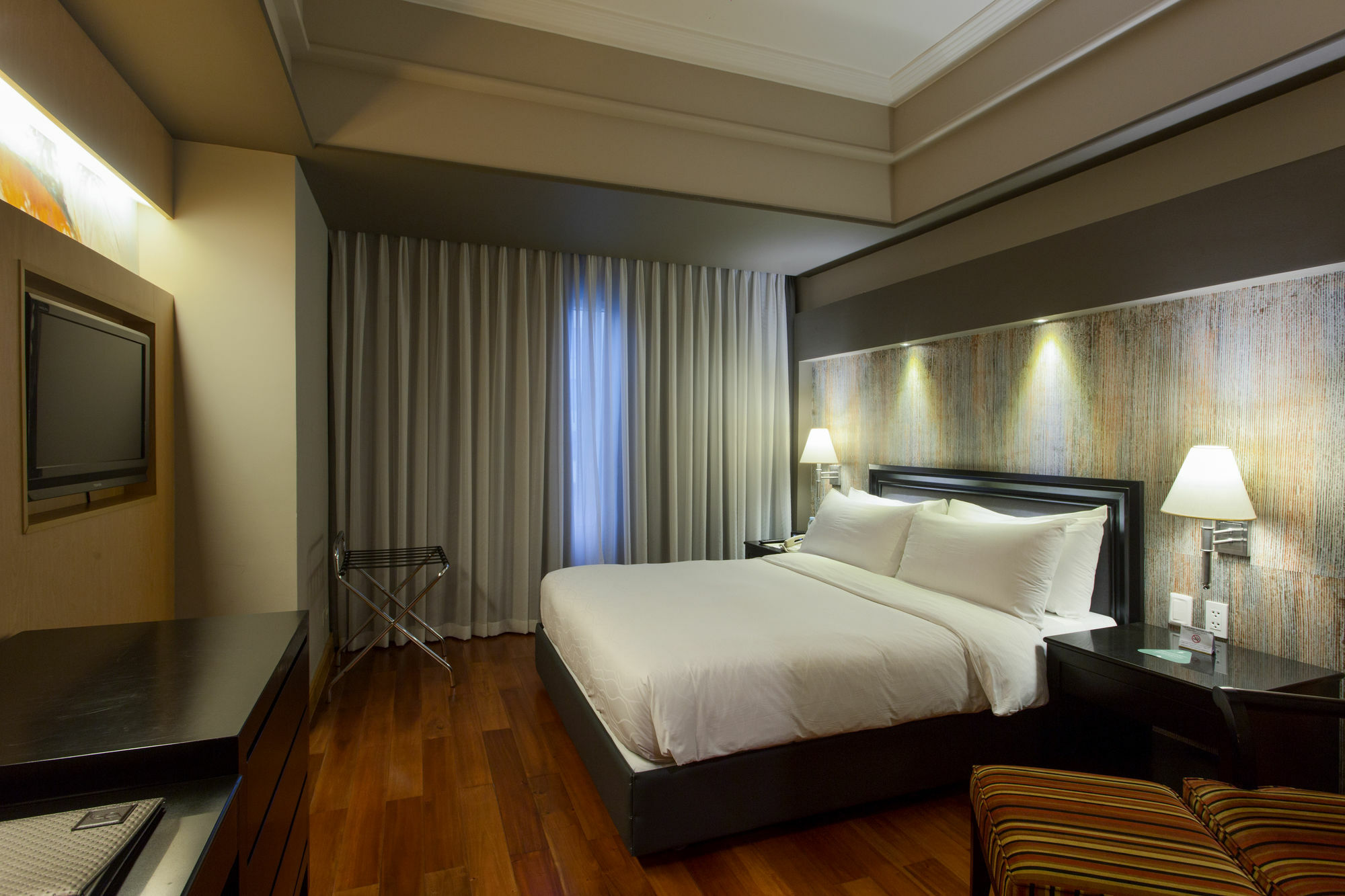 The Bellevue Manila Muntinlupa City Exterior foto