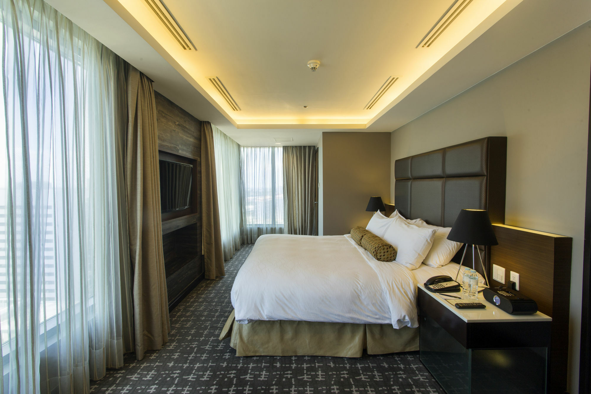 The Bellevue Manila Muntinlupa City Exterior foto