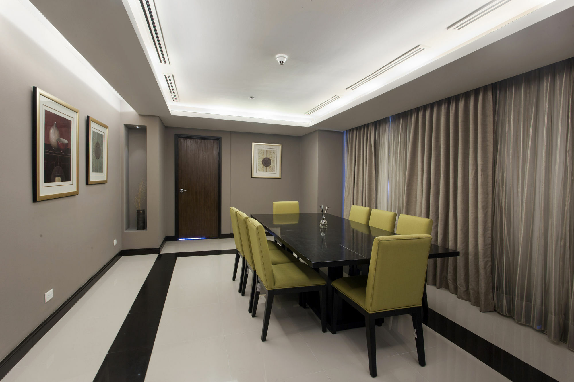 The Bellevue Manila Muntinlupa City Exterior foto